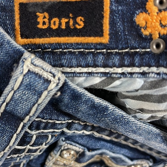 Rock Revival “BORIS” Easy Crop Distressed Denim Jean Size 32x25 - Picture 8 of 12